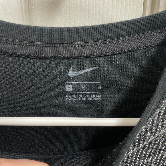 Nike crop top - size medium - Picture 3 of 4